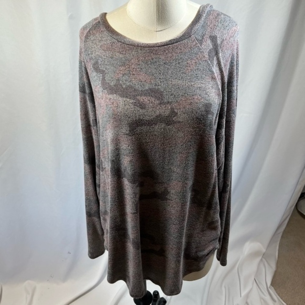 American Eagle Camo Longsleeve
